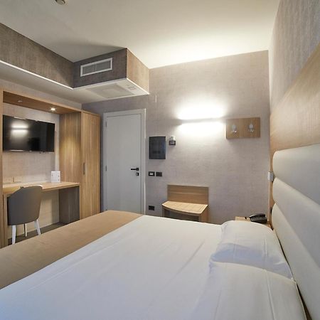 קמראנו Hotel Concorde חדר תמונה
